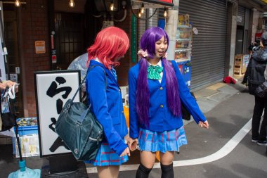 Osaka, Japonya - 18 Mart 2018: Nipponbashi Street Festa, her Mart ayında Osaka, Japonya 'da renkli kostüm ve anime festivali düzenlenir. Dünyanın en büyük kostüm etkinliklerinden biri.