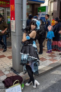 Osaka, Japonya - 18 Mart 2018: Nipponbashi Street Festa, her Mart ayında Osaka, Japonya 'da renkli kostüm ve anime festivali düzenlenir. Dünyanın en büyük kostüm etkinliklerinden biri.
