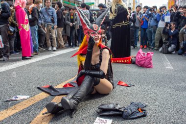 Osaka, Japonya - 18 Mart 2018: Nipponbashi Street Festa, her Mart ayında Osaka, Japonya 'da renkli kostüm ve anime festivali düzenlenir. Dünyanın en büyük kostüm etkinliklerinden biri.