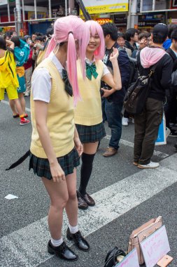 Osaka, Japonya - 18 Mart 2018: Nipponbashi Street Festa, her Mart ayında Osaka, Japonya 'da renkli kostüm ve anime festivali düzenlenir. Dünyanın en büyük kostüm etkinliklerinden biri.