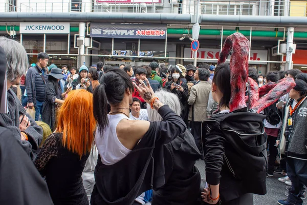 Osaka, Japonya - 18 Mart 2018: Nipponbashi Street Festa, her Mart ayında Osaka, Japonya 'da renkli kostüm ve anime festivali düzenlenir. Dünyanın en büyük kostüm etkinliklerinden biri.