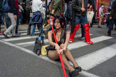 Osaka, Japonya - 18 Mart 2018: Nipponbashi Street Festa, her Mart ayında Osaka, Japonya 'da renkli kostüm ve anime festivali düzenlenir. Dünyanın en büyük kostüm etkinliklerinden biri.