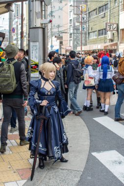 Osaka, Japonya - 18 Mart 2018: Nipponbashi Street Festa, her Mart ayında Osaka, Japonya 'da renkli kostüm ve anime festivali düzenlenir. Dünyanın en büyük kostüm etkinliklerinden biri.
