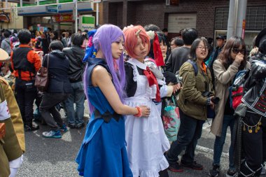 Osaka, Japonya - 18 Mart 2018: Nipponbashi Street Festa, her Mart ayında Osaka, Japonya 'da renkli kostüm ve anime festivali düzenlenir. Dünyanın en büyük kostüm etkinliklerinden biri.