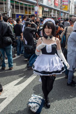 Osaka, Japonya - 18 Mart 2018: Nipponbashi Street Festa, her Mart ayında Osaka, Japonya 'da renkli kostüm ve anime festivali düzenlenir. Dünyanın en büyük kostüm etkinliklerinden biri.
