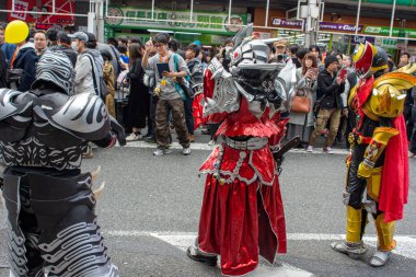 Osaka, Japonya - 18 Mart 2018: Nipponbashi Street Festa, her Mart ayında Osaka, Japonya 'da renkli kostüm ve anime festivali düzenlenir. Dünyanın en büyük kostüm etkinliklerinden biri.