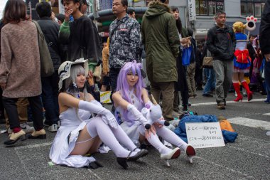 Osaka, Japonya - 18 Mart 2018: Nipponbashi Street Festa, her Mart ayında Osaka, Japonya 'da renkli kostüm ve anime festivali düzenlenir. Dünyanın en büyük kostüm etkinliklerinden biri.