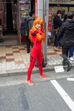 Osaka, Japonya - 18 Mart 2018: Nipponbashi Street Festa, her Mart ayında Osaka, Japonya 'da renkli kostüm ve anime festivali düzenlenir. Dünyanın en büyük kostüm etkinliklerinden biri.