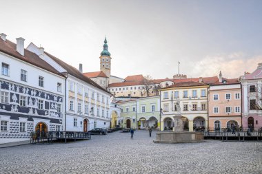 Çek Cumhuriyeti 'nin Güney Moravya Bölgesi' ndeki tarihi Mikulov kentinin 9 Şubat 2025 tarihli manzarası