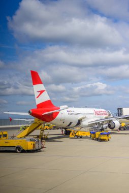 Avusturya 'nın başkenti Viyana' daki Viyana Uluslararası Havaalanı 'ndaki Avusturya Havayolları uçağı 19 Ağustos 2024' te