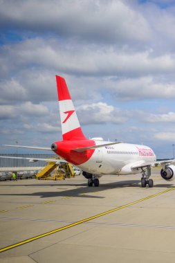 Avusturya 'nın başkenti Viyana' daki Viyana Uluslararası Havaalanı 'ndaki Avusturya Havayolları uçağı 19 Ağustos 2024' te