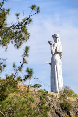 Gürcistan 'ın başkenti Tiflis' teki Sololaki Tepesi 'ndeki Gürcistan Anıtı Kartlis Deda, 2 Kasım 2025