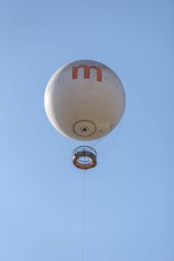 Sıcak Hava Balonu, 6 Kasım 2025 'te Gürcistan' ın başkenti Tiflis 'in hava turistik turistik turistik gezisi için popüler bir şekilde yere bağlandı.