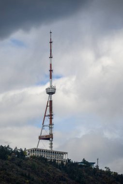 Tiflis TV haberleşme kulesi 2 Kasım 2025 'te Gürcistan' ın başkenti Tiflis 'teki Mtatsminda Parkı' nda yer almaktadır.