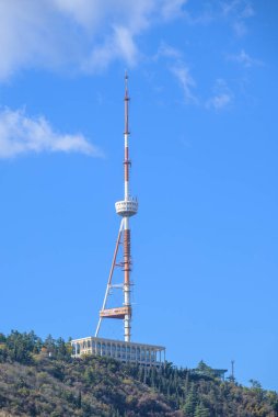 Tiflis TV haberleşme kulesi 2 Kasım 2025 'te Gürcistan' ın başkenti Tiflis 'teki Mtatsminda Parkı' nda yer almaktadır.