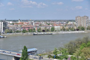Sırbistan 'ın ikinci büyük kenti ve Tuna Nehri üzerindeki Voyvodina özerk bölgesinin başkenti Novi Sad' ın kenti 27 Nisan 2023