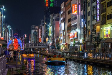 Osaka şehir merkezindeki Dotonbori Kanalı, eğlence alanı ve 16 Aralık 2017 tarihinde Japonya 'nın Osaka kentindeki ana turizm merkezlerinden biri.