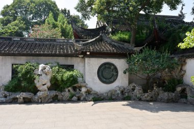 1559 'da Çin' in Şangay şehrinde Ming Hanedanlığı sırasında inşa edilen Eski Şangay şehrinde, Yuyuan 'ın klasik Çin bahçesindeki Pavyon.