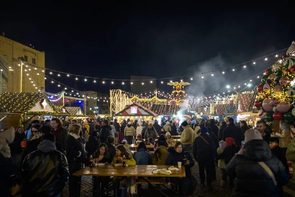 Geleneksel Noel pazarı ve 2 Ocak 2026 'da Gürcistan' ın başkenti Tiflis köyü