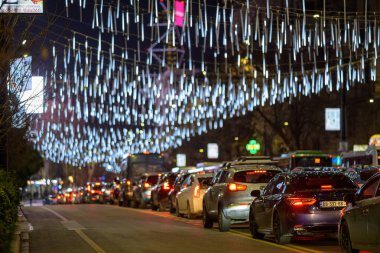 3 Ocak 2026 'da Gürcistan' ın başkenti Tiflis 'te tatil sezonu boyunca yeni yıl ve Noel hafif süslemeleri