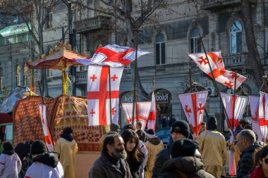 7 Ocak 2026 'da Gürcistan' ın başkenti Tiflis 'te geleneksel Alilo Ortodoks Noel alayı ve yardım gecesine katılanlar