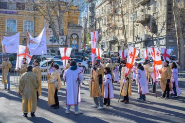 7 Ocak 2026 'da Gürcistan' ın başkenti Tiflis 'te geleneksel Alilo Ortodoks Noel alayı ve yardım gecesine katılanlar