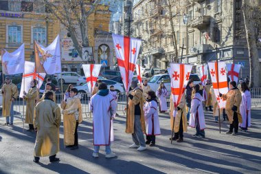 7 Ocak 2026 'da Gürcistan' ın başkenti Tiflis 'te geleneksel Alilo Ortodoks Noel alayı ve yardım gecesine katılanlar