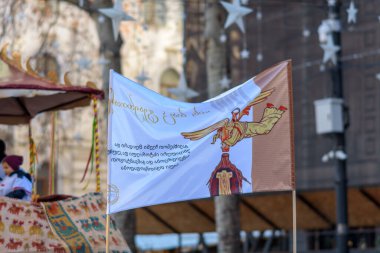 7 Ocak 2026 'da Gürcistan' ın başkenti Tiflis 'te geleneksel Alilo Ortodoks Noel alayı ve yardım gecesine katılanlar