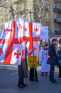 7 Ocak 2026 'da Gürcistan' ın başkenti Tiflis 'te geleneksel Alilo Ortodoks Noel alayı ve yardım gecesine katılanlar
