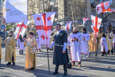 7 Ocak 2026 'da Gürcistan' ın başkenti Tiflis 'te geleneksel Alilo Ortodoks Noel alayı ve yardım gecesine katılanlar