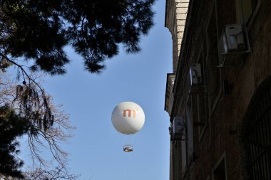 Sıcak Hava Balonu yere bağlandı ve 29 Ocak 2026 'da Gürcistan' ın başkenti Tiflis 'in hava turistik turistik turistik turistik manzaralarıyla ünlüydü.