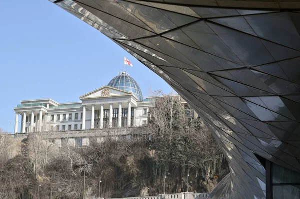 29 Ocak 2026 'da Tiflis, Gürcistan' daki resmi törenler için Gürcistan Tören Sarayı, Avlabari Cumhurbaşkanlığı Konutu ve sarayı