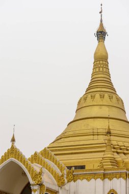 5 Ocak 2016 tarihinde Çin 'in Henan ilindeki Luoyang' da bulunan Beyaz At Tapınağı 'ndaki Tayland tarzı Budist tapınağı.