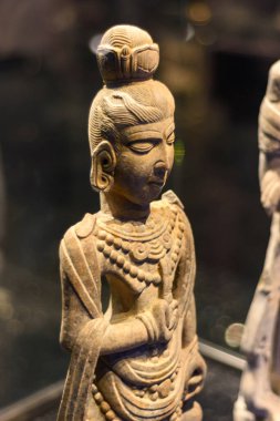 Çin 'in Henan eyaletinin Luoyang kentindeki Luoyang Müzesinde 5 Ocak 2016 tarihinde antik taş oyma sanatının sergilenmesi