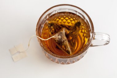 sıcak çay açık cam beyaz arka plan