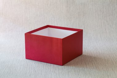 ahşap arka plan üzerinde özel birisi için kırmızı hediye kutusu