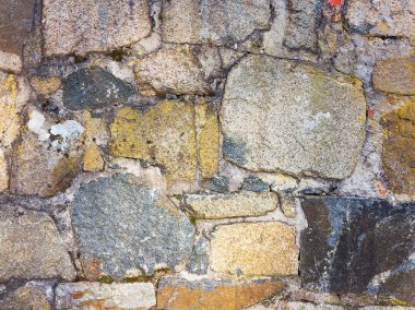 Tuğla duvar, yıpranmış, aşınmış duvar boya hasar görmüş. Grunge beton 