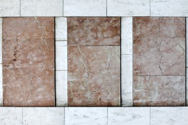 Dış Cephe duvarları mermer taşlarla kaplıdır