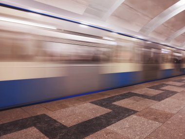 Demiryolu / metro yolcular banliyö seyahat hareket şehir kavramı