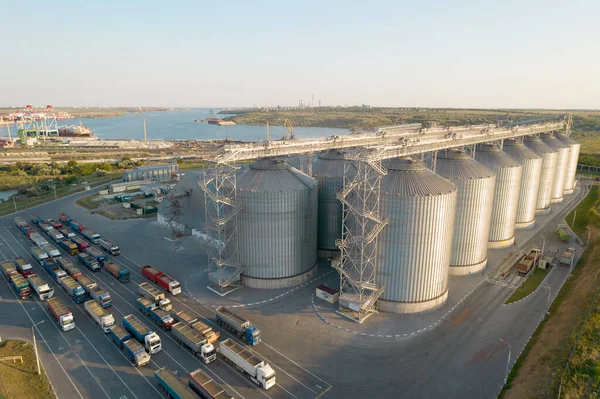 Terminales Grano Del Moderno Puerto Comercial Marítimo Silos Para Almacenar —  Fotos de Stock