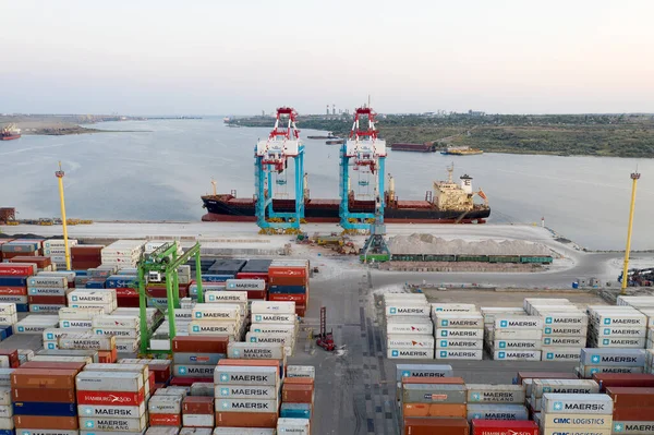 Odessa Ukraine August 2021 Loading Container Ship Harbour 在海运集装箱码头的工业商业集装箱 货物运输 — 图库照片