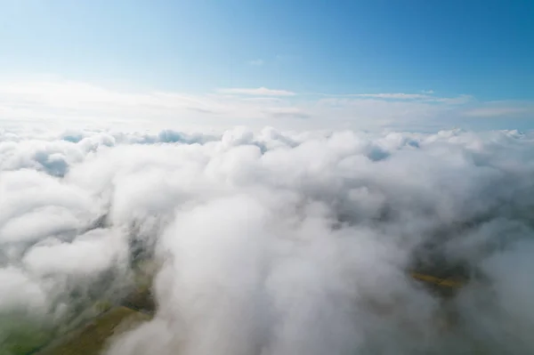 Kümülüs Bulutları Hava Arkaplanı Beyaz Kabarık Bulutların Üst Görüntüsüyle Hava — Stok fotoğraf