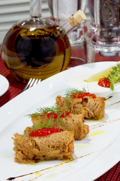 Dish of salmon with bread and red caviar. Blurred background. — Stock Photo, Image