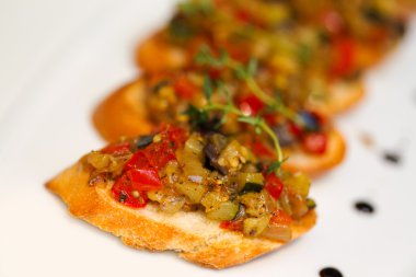 haşlanmış sebzeler Bruschetta (İtalyan kızarmış sarımsaklı ekmek)