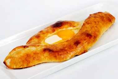 peynir ve yumurta (Karadeniz Bölgesi için özel pide) 