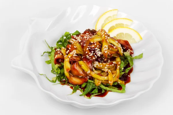 Fish smoked eel with unagi sauce and sesame seeds on lettuce lea — Stock Photo, Image