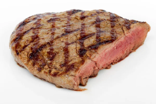 Beyaz bir arka plan, seçici odak kanlı Biftek Beef