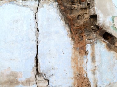 eski tuğla duvar çöktü ve Acil Onarım gerekli