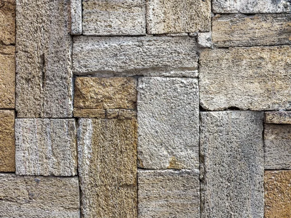 Ściana zbudowana z kamienia naturalnego. może być używany jako tło — Zdjęcie stockowe