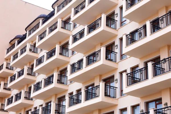 Contexte de la façade du bâtiment résidentiel, la te de l'hôtel — Photo